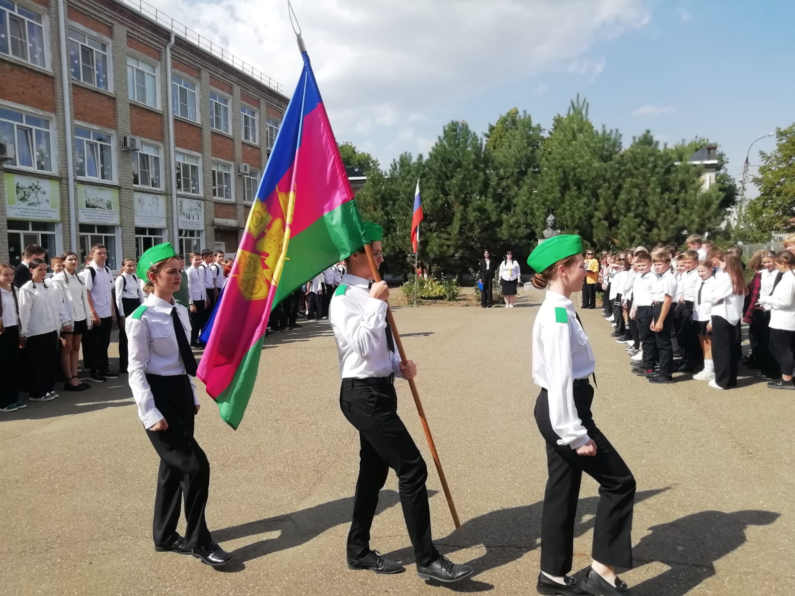 Фотография школы.